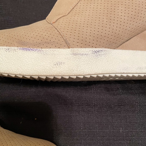 Cream color wedge sneakers. Size 10 - Picture 6 of 8